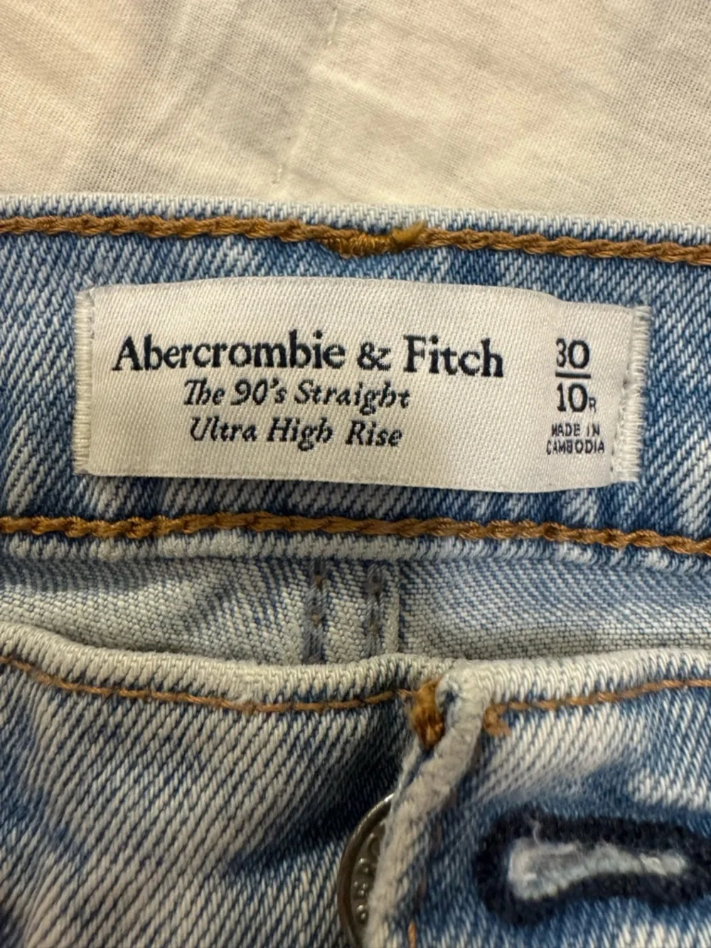 Abercrombie 90s Straight Ultra High Rise Jeans Distressed 30/10R